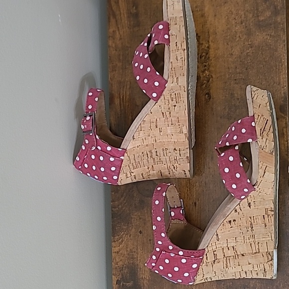 Toms Cranberry & White Polka Dot Wedge Sandals size 9 - Picture 4 of 10